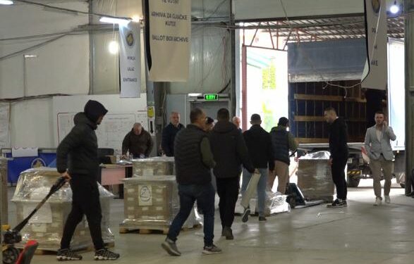 Nis shpërndarja e materialeve zgjedhore për 12 tetorin