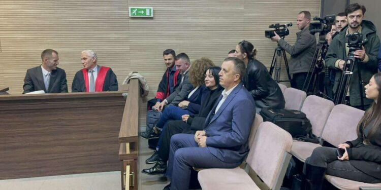 Shtyhet seanca për hedhjen e gazit lotsjellës në kuvend, mungon Xhelal Sveçla