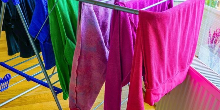 Thani rrobat më shpejt duke përdorur metodën me peshqir