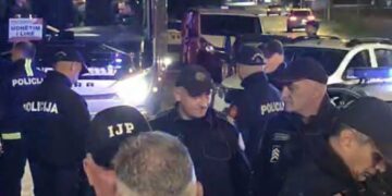 Incident në Mal të Zi, raportohet se dy tifozë të Bashkimit janë ndaluar nga policia për grafite UÇK