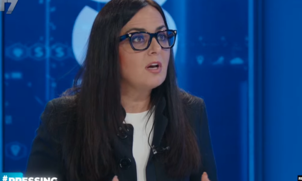 “Një njohje është një pikë në det – Na jemi në sanksione”, debat mes Lushakut, Mirenes e Hoxhës për njohjen nga Siria