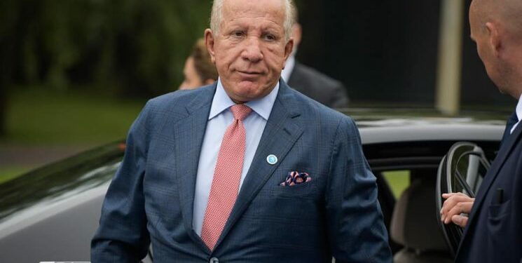 Behgjet Pacolli, një miliarder i trembur që serviloset deri në lëpirje