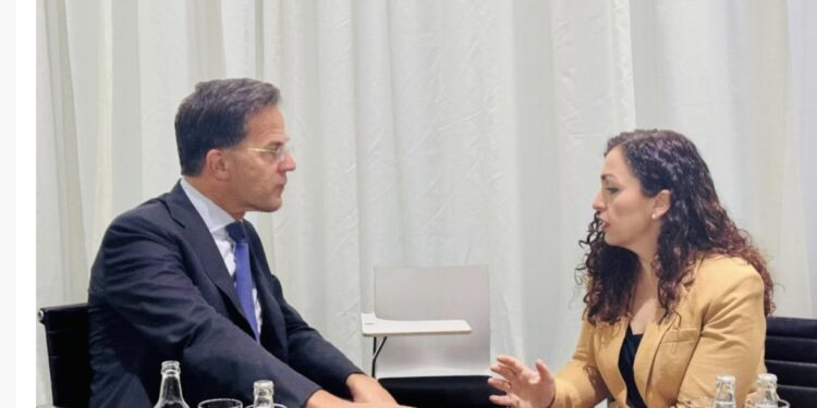 Osmani takohet me Rutte në Samitin e EPC, i flet për për “koordinim” me KFOR-in për mbrojtje të sigurisë në Kosovë