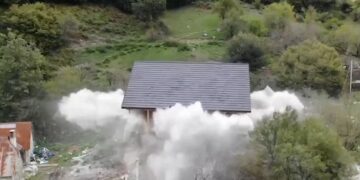 Rama reagon për aksionin në Theth: Kush ndërton pa leje, investon për belanë e vet