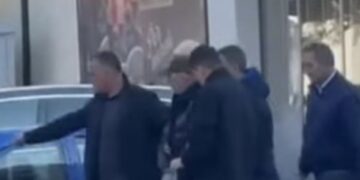 Momenti kur Policia e arreston Fatmir Shehollin, i dyshuar për spiunazh (VIDEO)