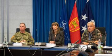 Jahjaga viziton Komandën e NATO-s – Diskuton për rolin e Kosovës në paqen rajonale dhe Agjendën për Gratë, Paqen dhe Sigurinë