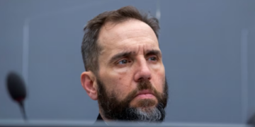 Ish-Prokurori që ngriti aktakuzën ndaj Thaçit dhe të tjerëve flet për herë të parë për procesin gjyqësor në Hagë