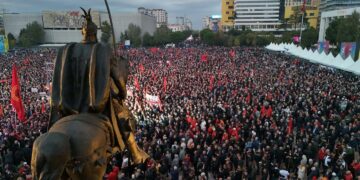 Haradinaj për protestën në Tiranë: Liri për Çlirimtarët!