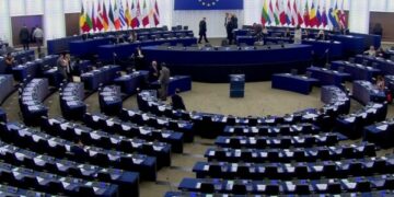 “Dështim për t’u përballë me të kaluarën”, “propagandë anti-BE e proruse”, PE i ashpër me Serbinë në rezolutën e fundit
