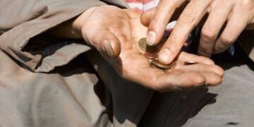Bie numri i përfituesve të ndihmave sociale, por Mitrovica mbetet komuna me numrin më të madh të rasteve