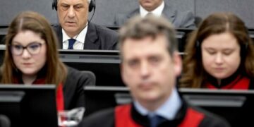 “Thaçi person politik pa përvojë ushtarake”, “UÇK pa strukturë’, përshtypjet e Clarkut sipas mbrojtjes