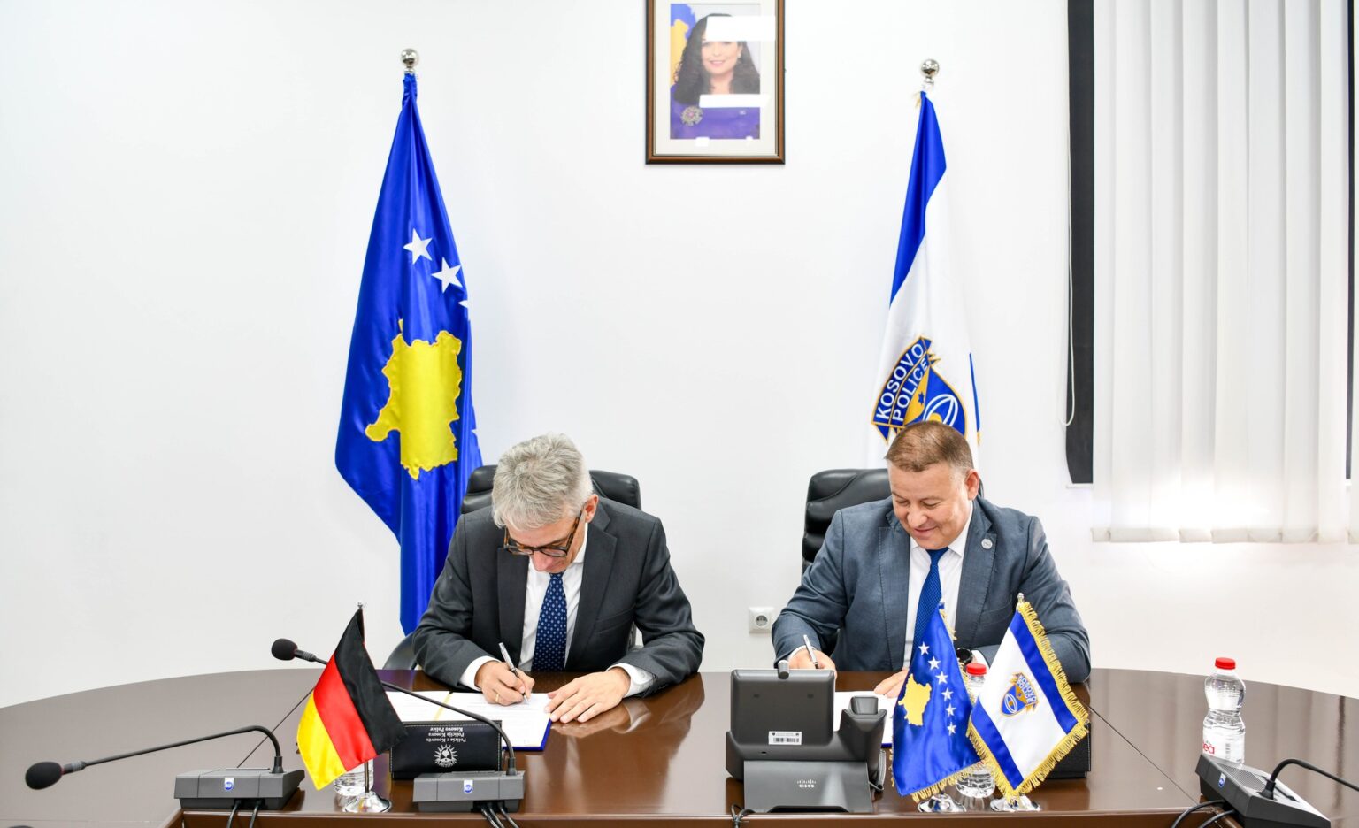 Policia e Kosovës pranon donacion me pajisje teknologjike nga Gjermania