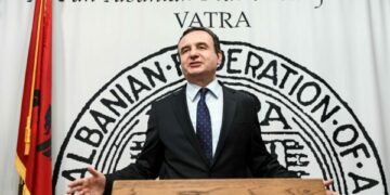 Albin Kurti: Përpiqem t’i edukoj e t’i formoj Edi Ramën dhe partnerët ndërkombëtarë me aftësitë e mia, kam dallime me ta