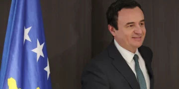Kurti udhëton në Paris, ZKM: Me ftesë të Macron merr pjesë në Forumin e Paqes