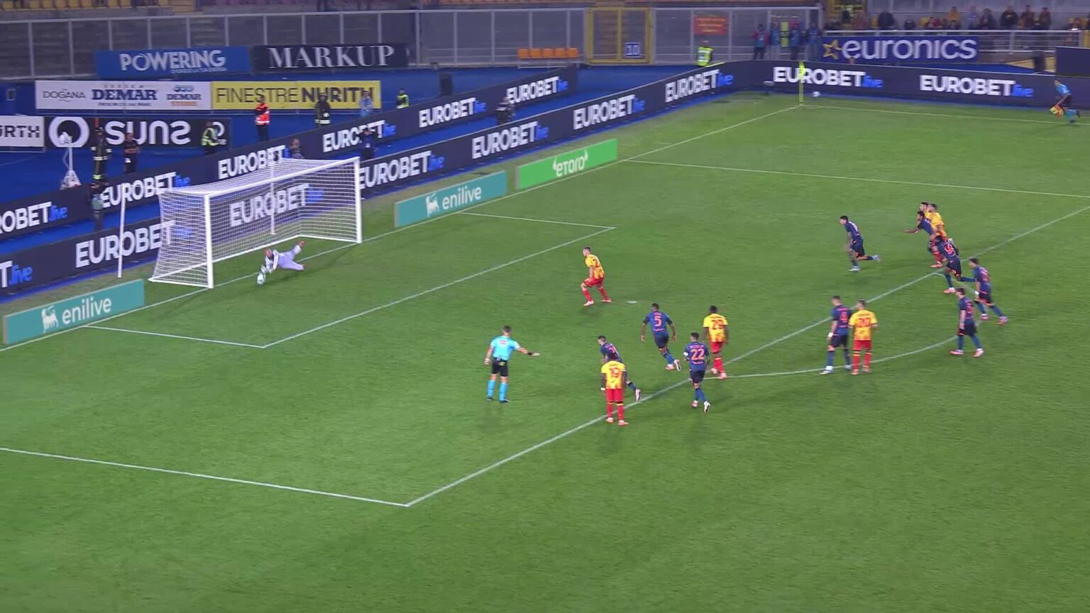 Napoli i fortë për titull, ia ndihmon me huqje edhe talenti i Milanit