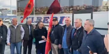 Qytetarë të shumtë nga Kosova nisen drejt Tiranës
