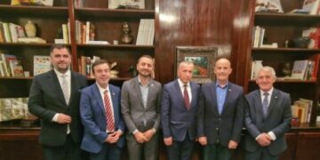 Kamberi në SHBA: Standardet që Serbia kërkon për serbët në Kosovë, duhet të zbatohen për shqiptarët në Serbi