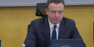 Kurti vendos rritje të pensioneve, pagën e 13-të dhe rritje të shtesave për fëmijë e lehona