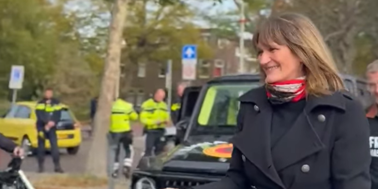 Ish-hulumtuesja e Tribunalit të Hagës, Nevenka Tromp mori pjesë në protesten e motoristëve në Hagë