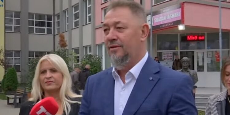 Sami Lushtaku kryen obligimin, voton – bën thirrje të dilet masovisht për të votuar