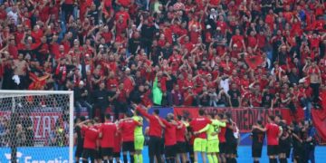 Të gjithë shqiptarët me sy e veshë kah Leskovci, Shqipëria synon fitore ndaj Serbisë