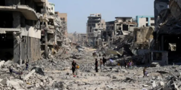 Palestinezët kërkojnë trupa nëpër rrënoja, ndërsa izraelitët pret që Hamasi të lirojë pengjet