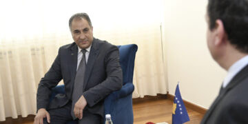 Kinolli: Kurti na ka ftuar në takim, do të mbahet pas kthimit të tij nga Londra