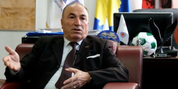 Shahini: Bllokada politike i kushtoi Kosovës miliarda euro – Mosmiratimi i buxhetit mund ta çojë vendin drejt falimentimit