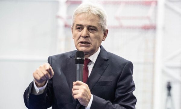 Ali Ahmeti: Albin Kurti ka marrë anën e kryeministrit të RMV