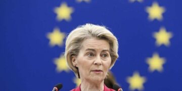 Ursula von der Leyen viziton Kosovën, do të takohet me Osmani e Kurtin
