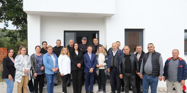 Idrizi bën përurimin e Shtëpisë së Komunitetit në fshatin Oshlan, shprehet i lumtur që u finalizua edhe ky projekt