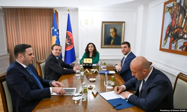 Osmani sot pret liderët partiakë në vazhdën e përpjekjeve për formim të qeverisë