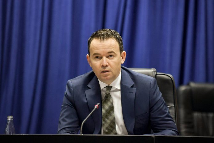 AGK-ja dënon fushatën intimiduese të Faton Pecit kundër TV Dukagjini