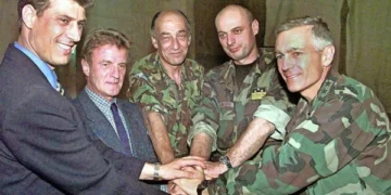 Clark do të dëshmojë në mbrojtje të Thaçit, Pentagoni dhe DASH-i prezent kur ekipi ish-presidentit ka folur me të