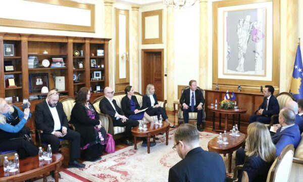 Deputetë finlandezë vijnë në Kosovë, i pret Basha: Jemi popull që besojmë në vlerat perëndimore