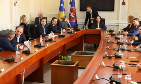 Memli Krasniqi ndan detaje nga brenda takimit, tregon çfarë ka thënë Albin Kurti