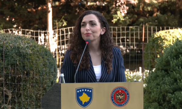Osmani qeshet teksa thotë se s’mund të mandatohet për kryeministër dikush që shkel interesat e Kosovës