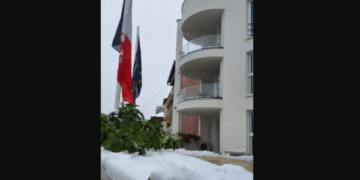 Ambasada e Francës shkruan për borën e hershme: Peizazh dimëror befasues për fillim tetori, por gjithsesi i këndshëm