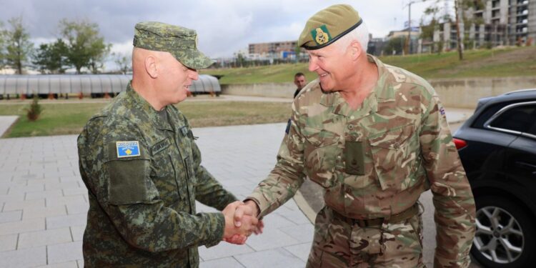 Jashari takon zyrtarin e NATO-s, flasin për avancimin e kapaciteteve të FSK-së