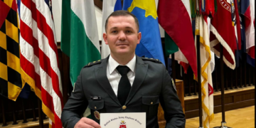 Oficeri i FSK’së diplomon në SHBA, u trajnua për planifikim e drejtim të operacioneve të inxhinierisë ushtarake