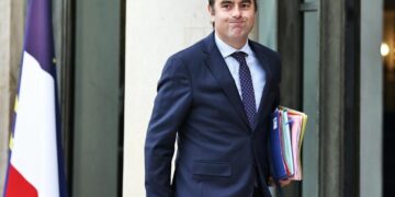 26 ditë kryeministër, jep dorëheqje i pari i qeverisë franceze