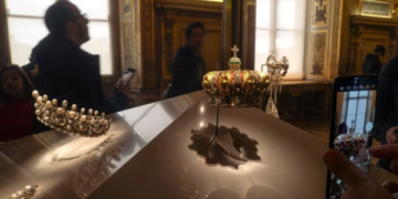 Vjedhja e bizhuterive në Muzeun e Luvrit, çfarë do të ndodhë me xhevahiret e Napoleonit?