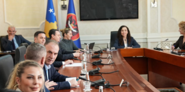 Pas dy orësh përfundon takimi i krerëve të partive me Presidenten