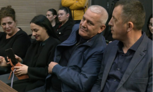 Gjyqi ndaj Sveçlës, Zybës e Pacollit i caktuar për sot, urdhri për t’i çuar me forcë nga policia ende në fuqi