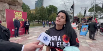 Vasfije Krasniqi shkon në Tiranë: Kam ardhë në protestë me i tregu botës se Serbia është ajo që duhet dënuar