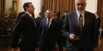 Çfarë nuk u pa nga samiti me liderët e rajonit – Rama i fokusuar në telefon, ja si reagon Albin Kurti