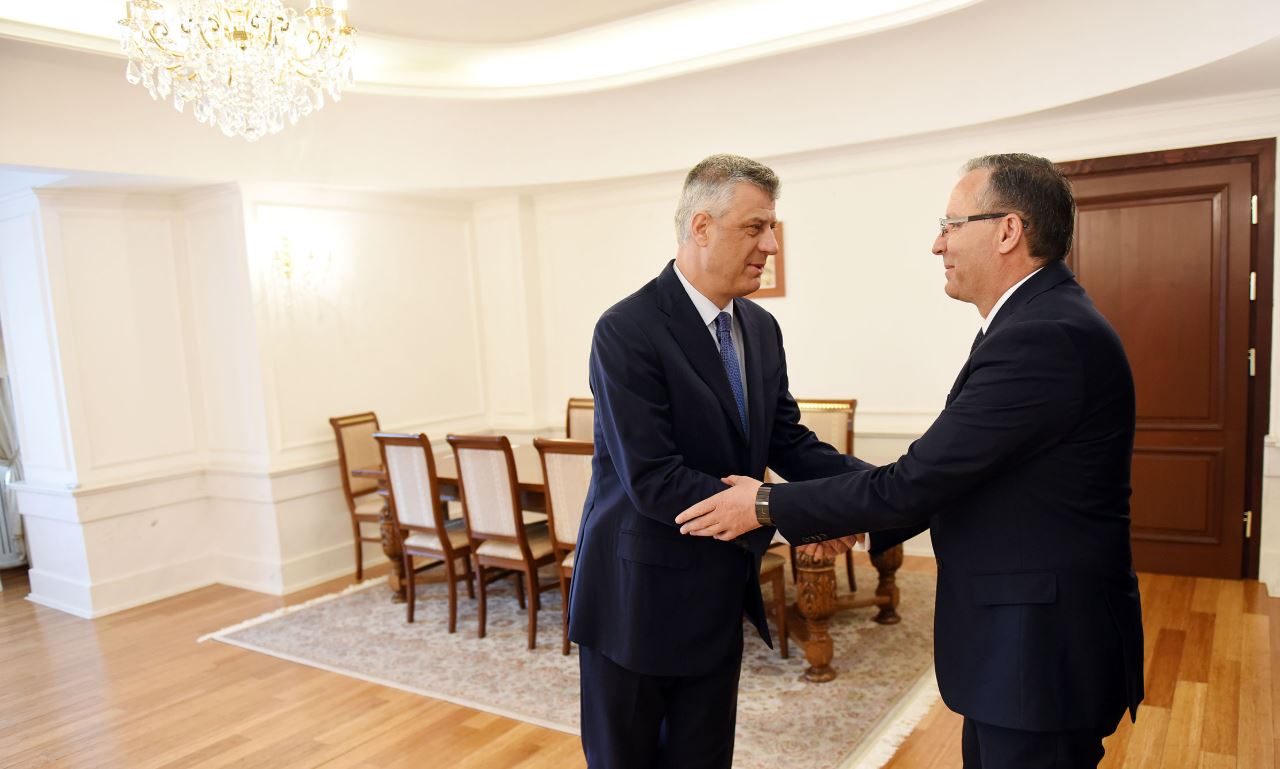 Djali i Thaçit për Hamzën: Lider me përvojë, vizion dhe integritet