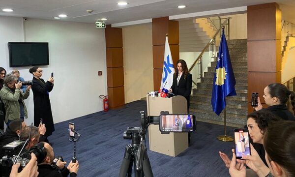 Çitaku thotë se Murati ka mundësi t’i sigurojë pagat për punëtorët e RTK-së përmes rezervave shtetërore