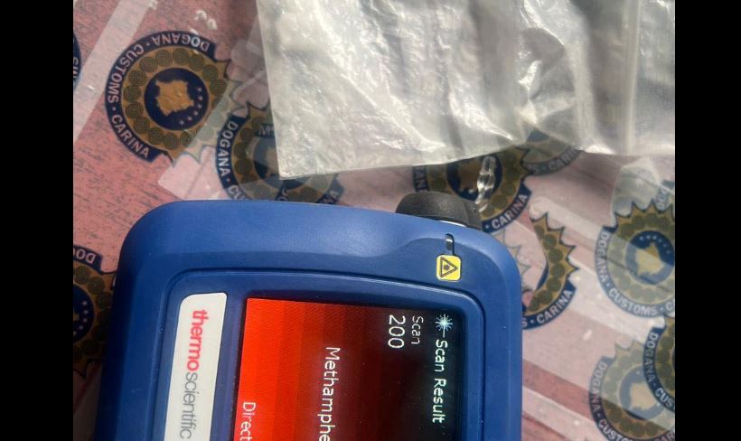 Doganierët gjejnë narkotikë në veturën e një çifti në Han të Elezit