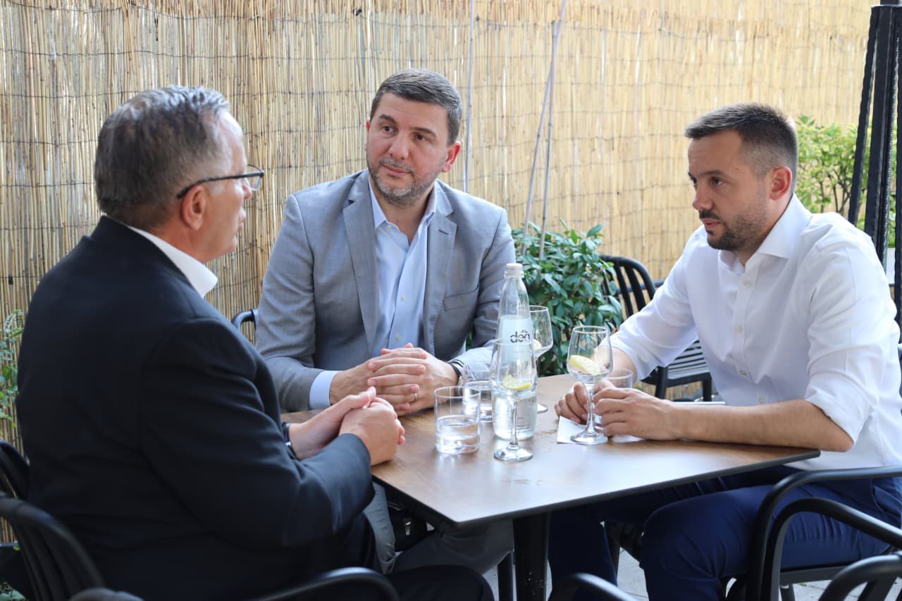 Reagon për herë të parë Memli Krasniqi: PDK e para, yllin tonë Arian Tahirin e mposhti aparati shtetëror